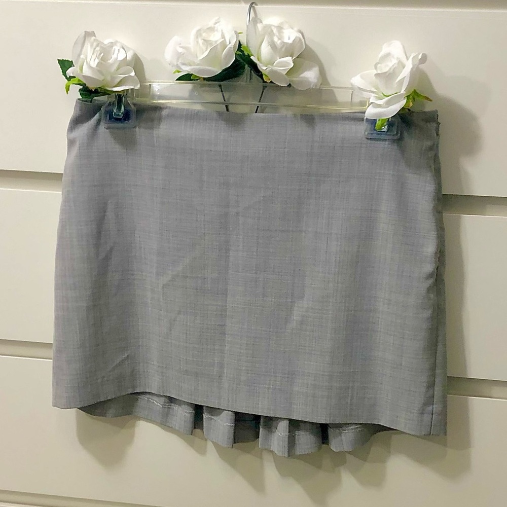 💰SOLD💰💵 The Limited Pleated Mini Skirt